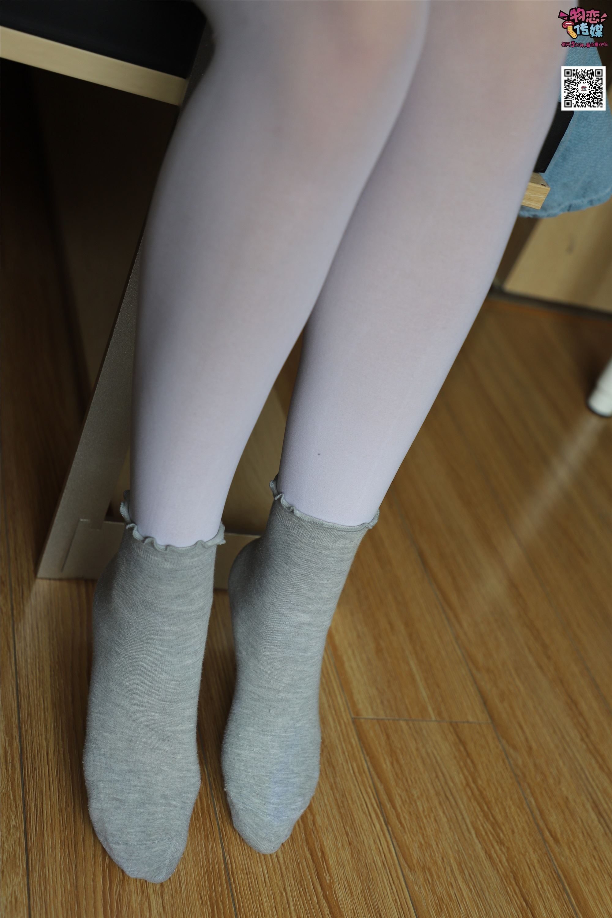 物恋传媒 No.005 JK制服高中小姐姐，棉袜加丝袜